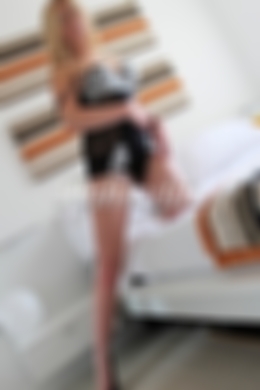 British Blonde escort Aimie is 5'3 height