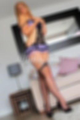 British Blonde escort Elle is 5'7 height