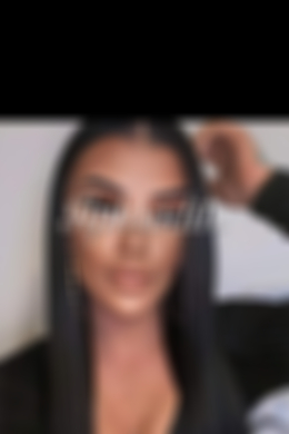 Welsh Black escort Carmen is 5’t height