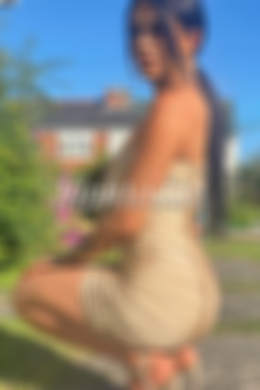 Welsh Black escort Carmen is 5’t height