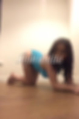 Welsh Brown escort Demi is  height 