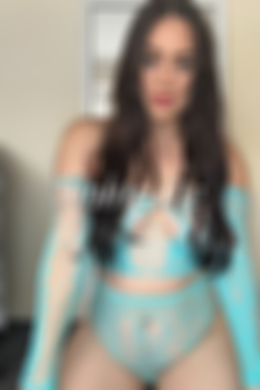 Welsh Brown escort Ava-rose is 5’2 height 