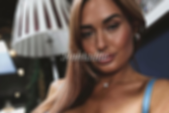 British  Auburn escort Darcy is 5’10 height 