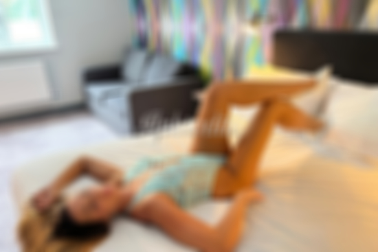 Welsh Light Brunette escort Shelby is 5’4 height 