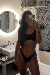 Brunette  haired Cardiff City escort Jasmine 