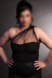 Black haired Cardiff City escort Matty