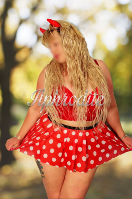 Welsh blonde escort Tiffany is 5' height