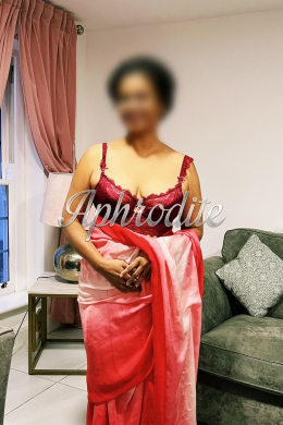 British/Indian Black escort Nina is 5’1 height 